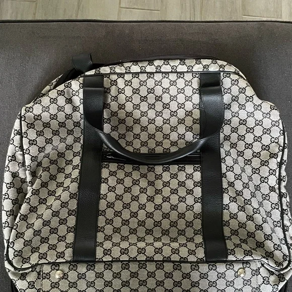 AUTHENTIC gorgeous Gucci travel bag
